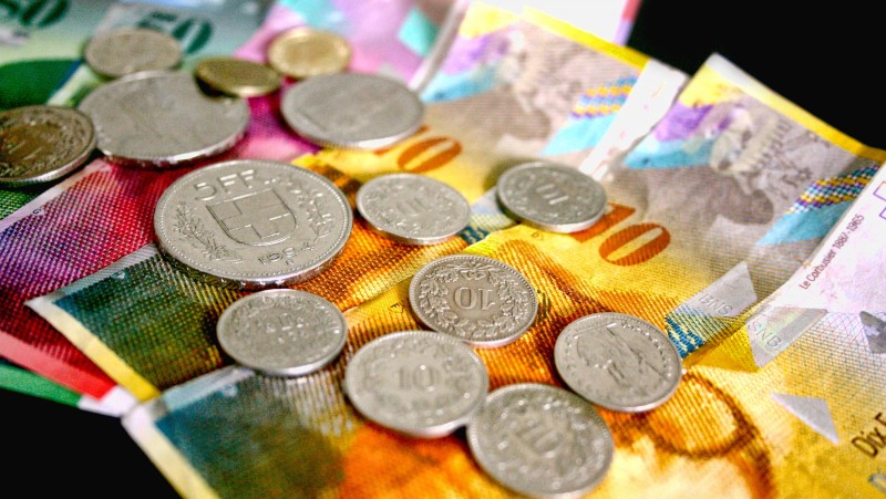 Se caută soluţii la problema creditelor în franci elveţieni