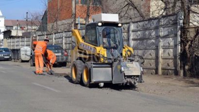 Plombări, marcarea străzilor, plantări de flori și arbuști, în Tîrgu-Mureș