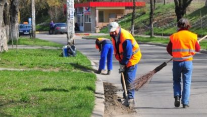 Azi a început curățenia de primăvară pe străzile din Tg. Mureș