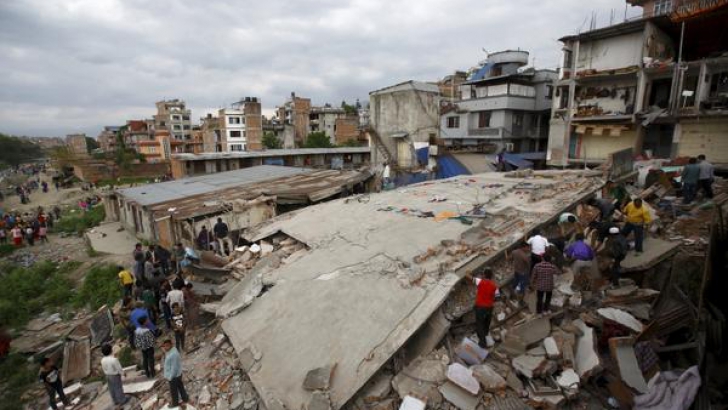 Echipe de salvare din întreaga lume continuă să sosească în Nepal