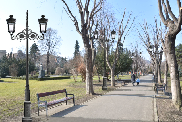 Se schimbă iluminatul și în Parcul Eroilor din Brașov