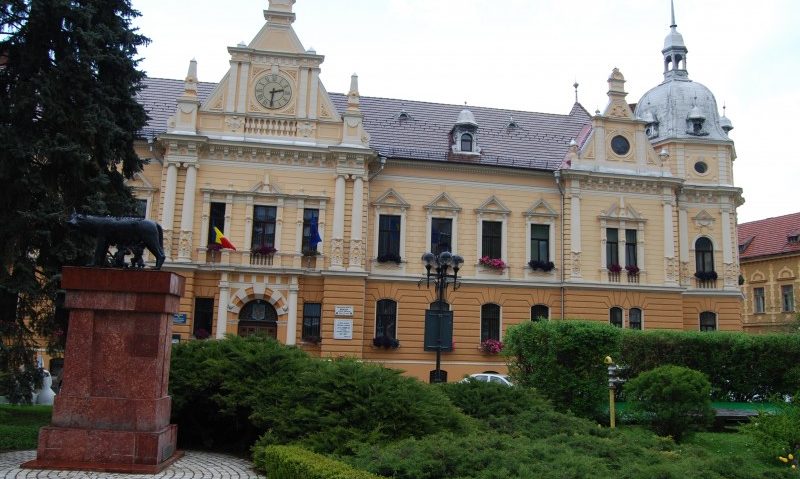 Primăria Brașov are peste 700 de procese pe rol