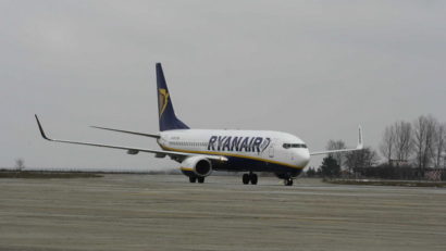 O companie aeriană low-cost va lega Sibiul cu 2 orașe din Italia