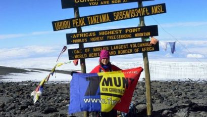 Are doar 12 ani, este din Râşnov, o cheamă Dor Geta şi este cea mai tânără româncă ce a atins cel mai înalt vârf din Africa