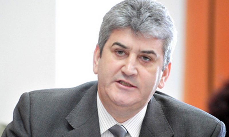 Premierul interimar Gabriel Oprea a convocat la ora 15.00 o videoconferinţă cu prefecţii