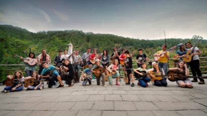 Fă-ţi vacanţa muzicală în tabăra de chitară – Acustic Live Music Camp 2015!