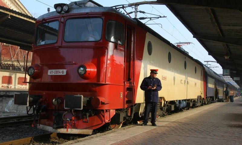 La Ministerul Transporturilor s-au reluat în această dimineaţă negocierile dintre sindicalişti și conducerile companiilor feroviare de stat