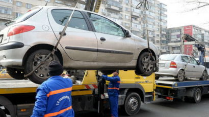 Se reia activitatea de ridicare a mașinilor părăsite pe domeniul public al municipiului Brașov