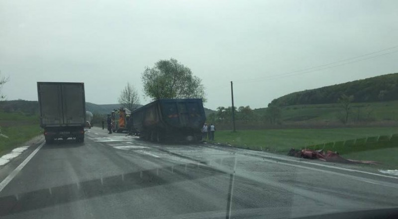 Incediu în Mureş la un camion încărcat cu asfalt