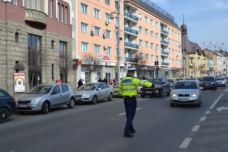 39 de permise de conducere reţinute de poliţiştii mureșeni pentru neacordare de prioritate