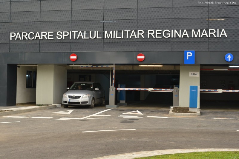 Primăria Brașov nu mai eliberează abonamente pentru parcarea etajată de la Spitalul Militar