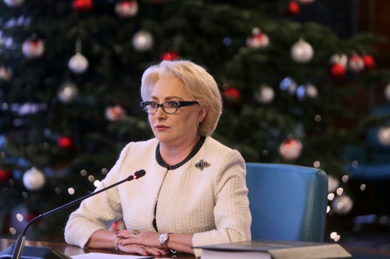 Premierul Viorica Dăncilă a transmis românilor un mesaj de An Nou, arătând că privește cu încredere spre 2019, dar că „mai avem multe de făcut”