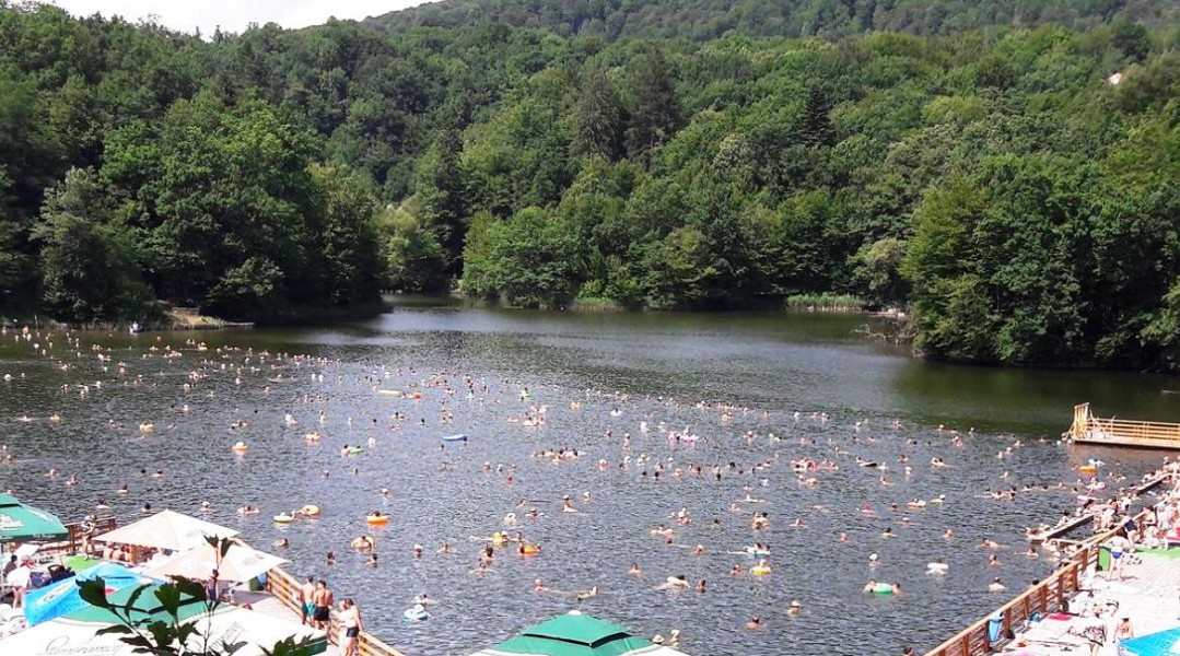 Lacul Ursu de la Sovata se deschide vineri pentru baie și tratament