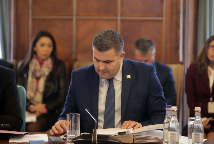 Ministerul Apărării a început pregătirile pentru preluarea administrării cimitirului de la Valea Uzului