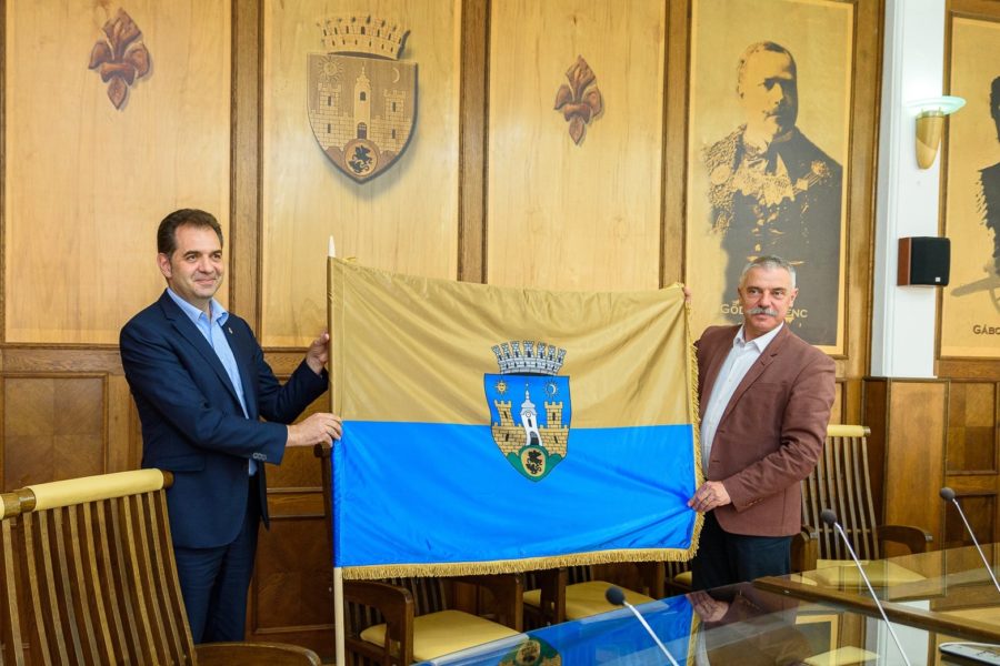 Municipiul Sfântu Gheorghe are steag oficial