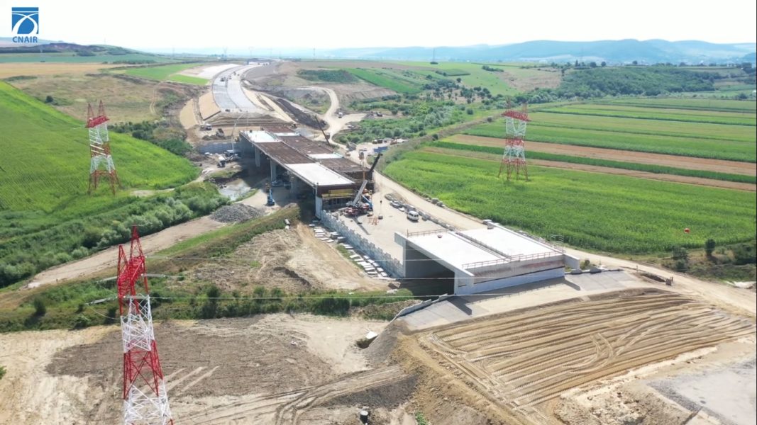 Lucrările la autostrada către aeroportul Târgu Mureş au ajuns la 70%