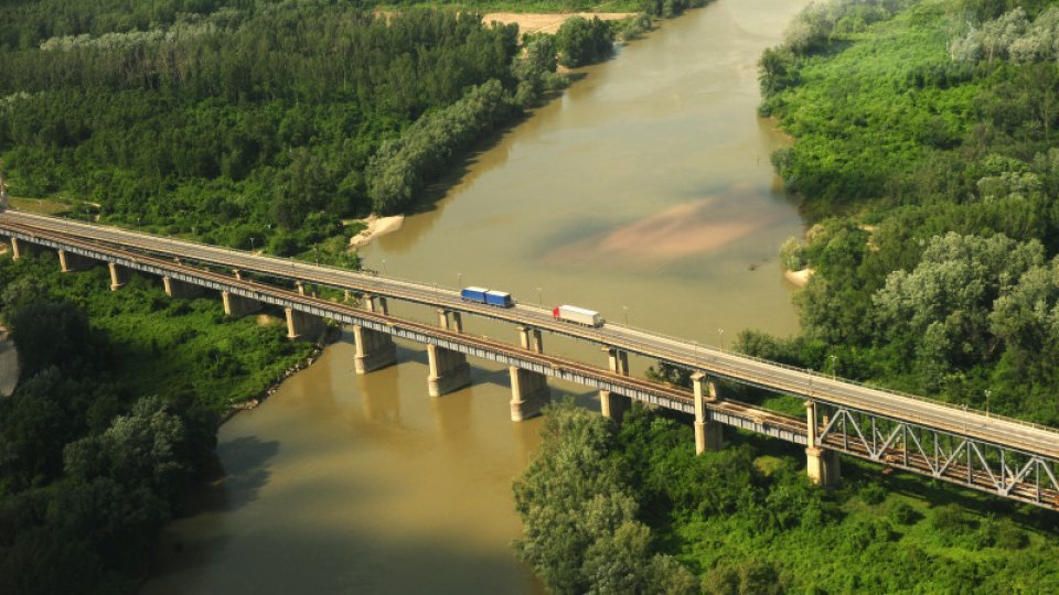 Autorităţile bulgare vor relua, de miercuri, lucrările de reparaţie capitală a Podului Giurgiu-Ruse