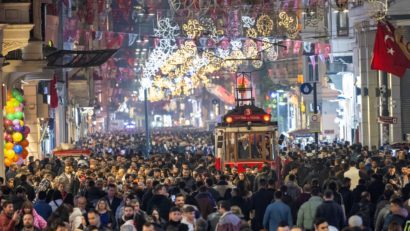 Bulevardul İstiklal, pe locul 40, în clasamentul celor mai scumpe străzi din lume