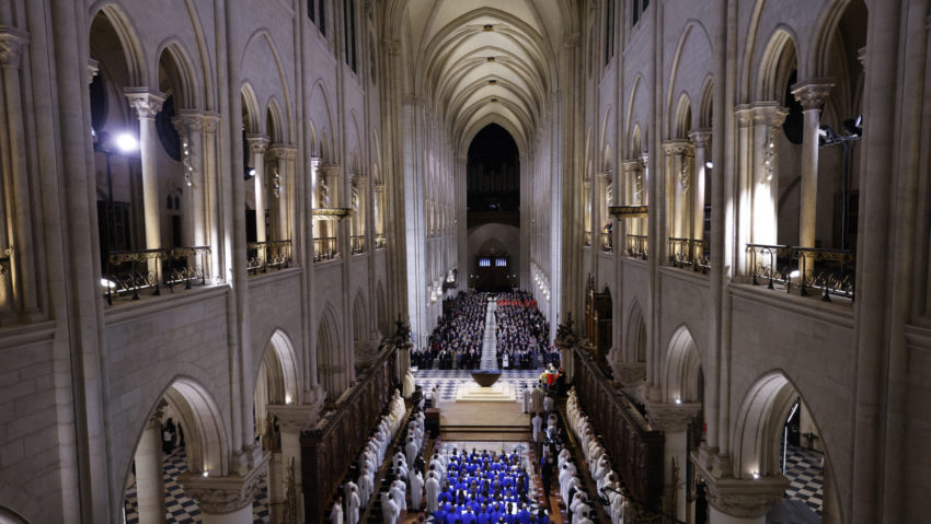 Catedrala Notre-Dame din Paris și-a redeschis porțile