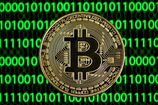 Bitcoin atinge valoarea record de 100.000 de dolari