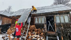 Panouri fotovoltaice pentru 10 gospodării neracordate la rețeaua de energie electrică