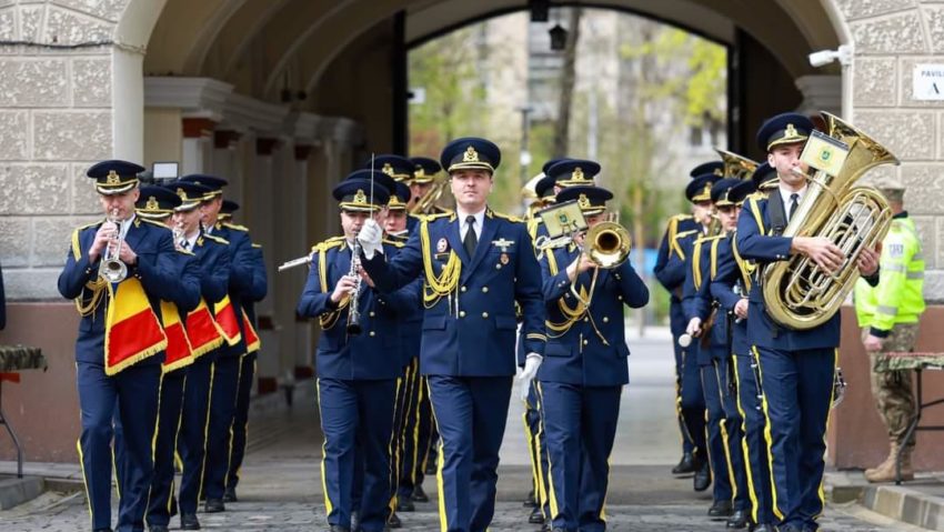 Cele mai frumoase cântece patriotice, pe scena Casei de cultură din Târgu Mureș