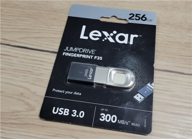 Infogadget, cu Raluca Creț | Stick-ul de memorie Lexar JumpDrive Fingerprint F35