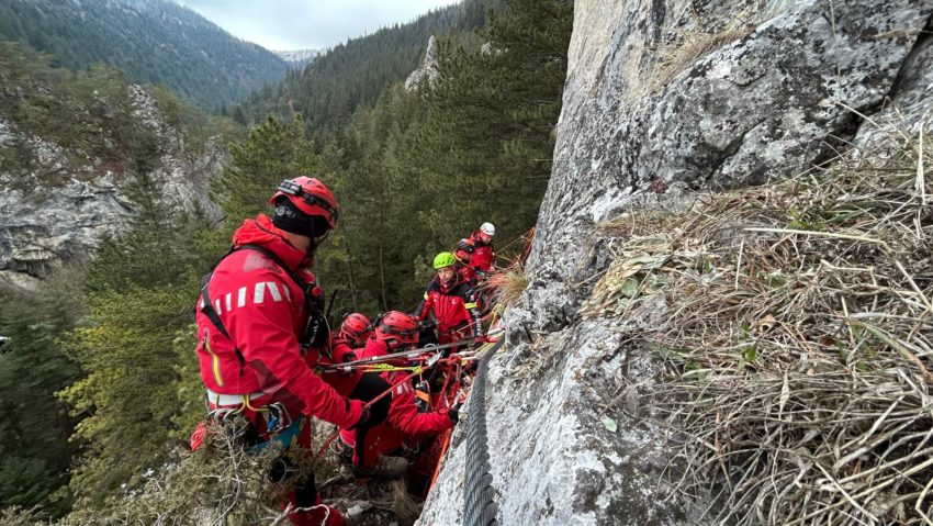 Exerciţiu comun de salvare montană desfăşurat de salvamontiştii din judeţele Harghita şi Neamţ